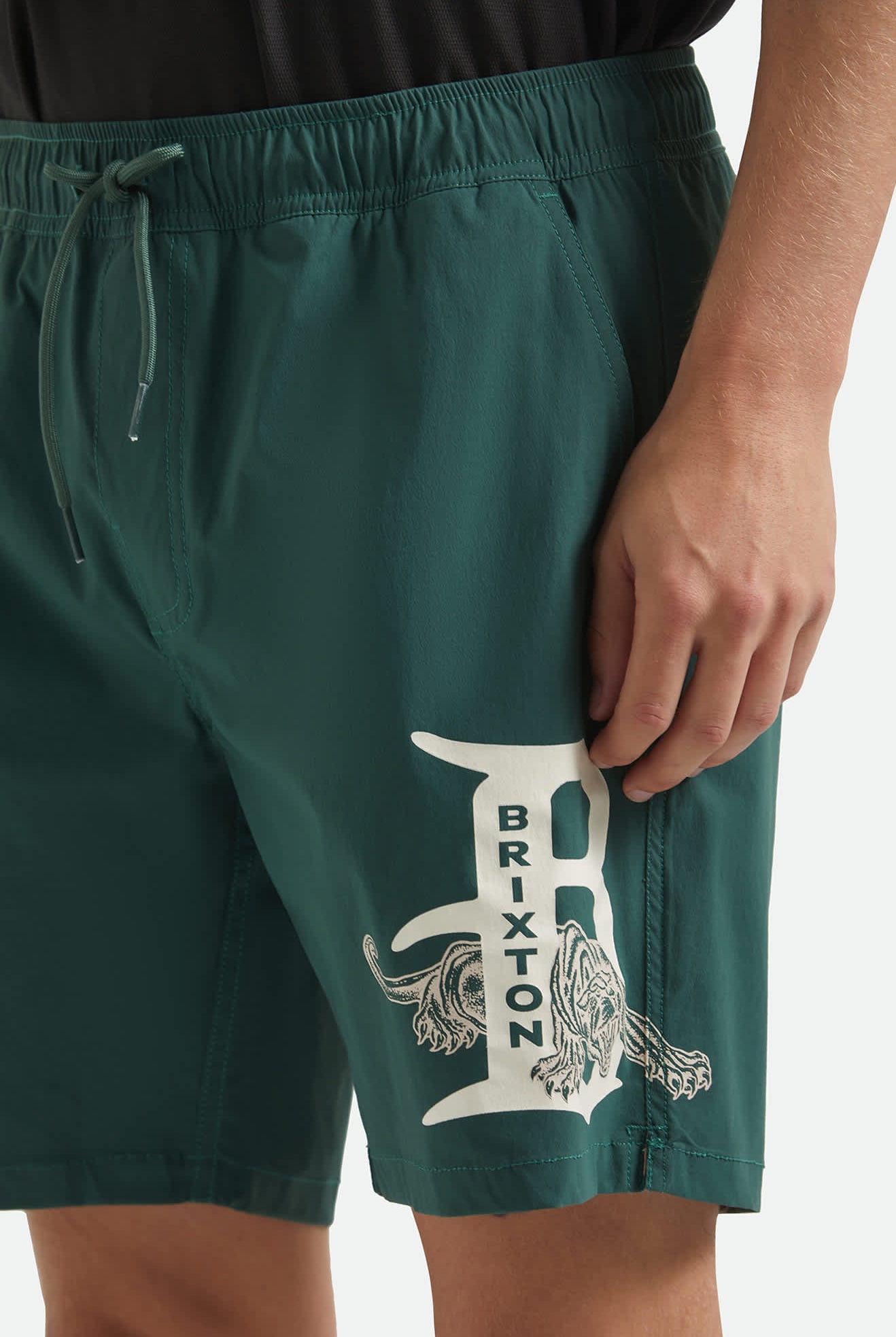 Men's Everyday Stretch Hybrid Short 7" in the color Primal Green - Additional Fit image