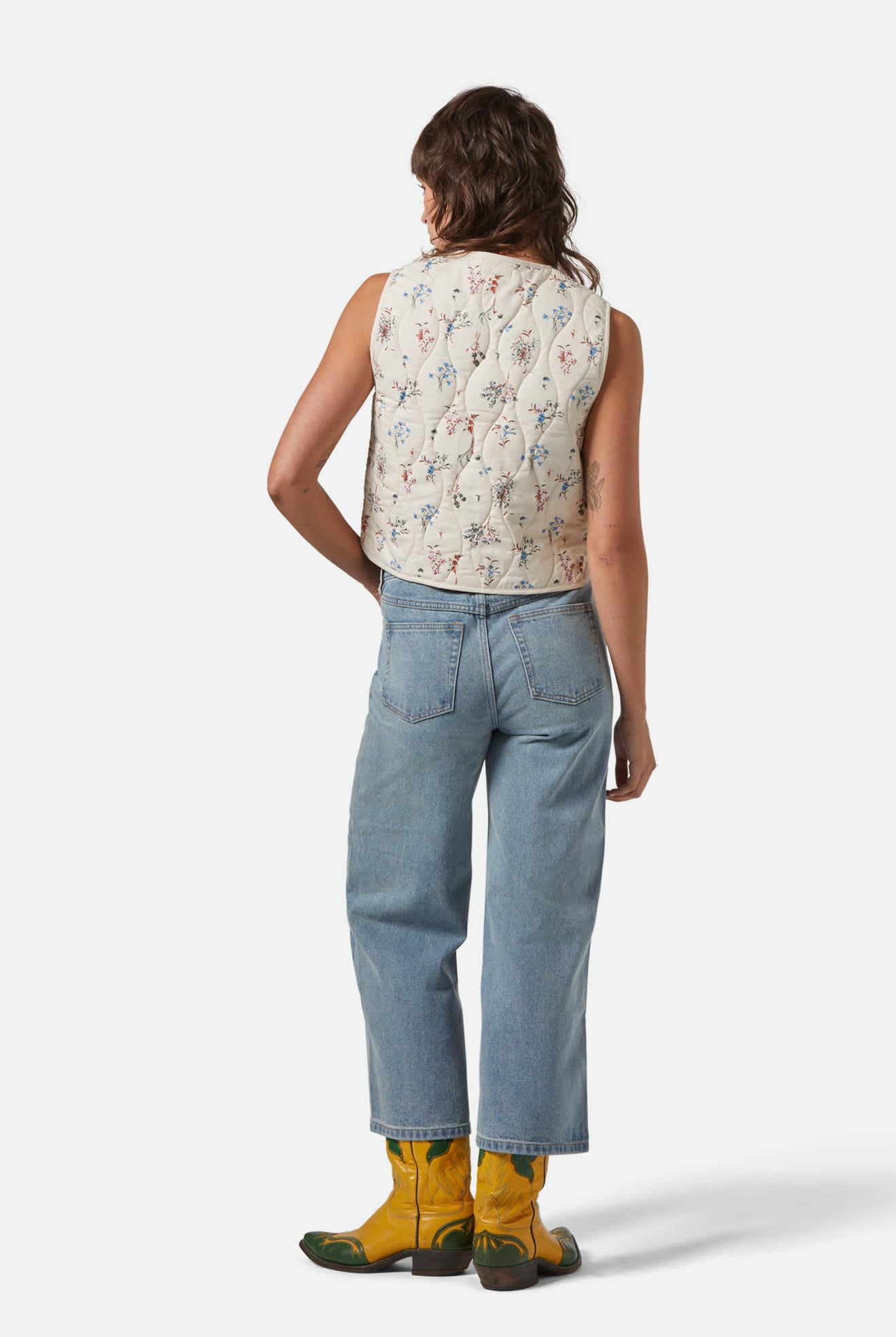 Women's Field Floral Quilted Vest in the color Whitecap/Hazelnut/Ditsy Floral - Women's Back View