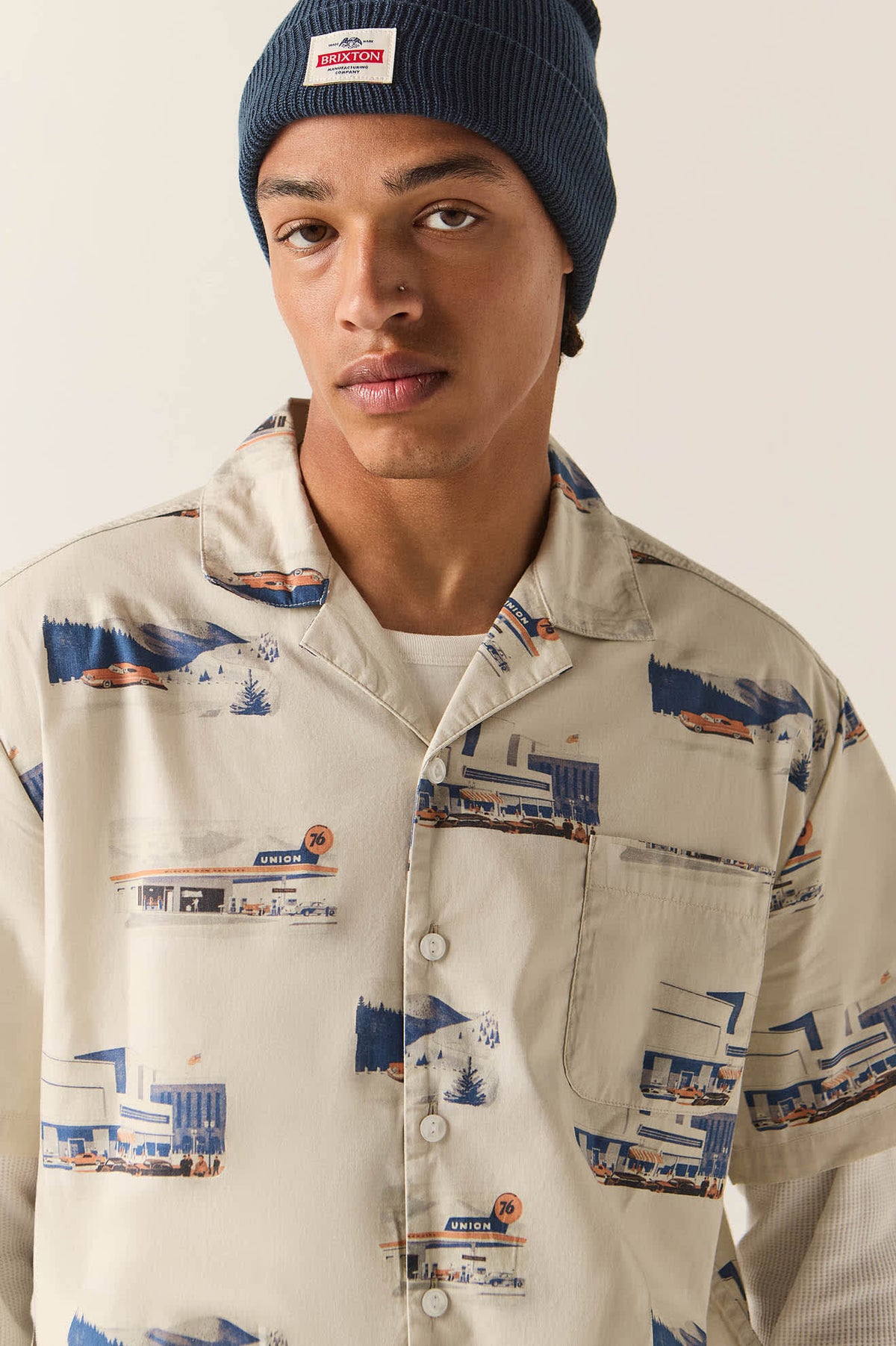 Men's 76 Resort Shirt in the color Off White/Scenic - Additional Fit image