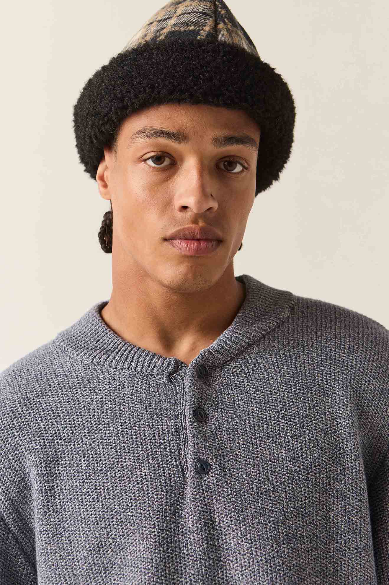 Men's Belgrade Sweater in the color Marled Blue - Additional Fit image