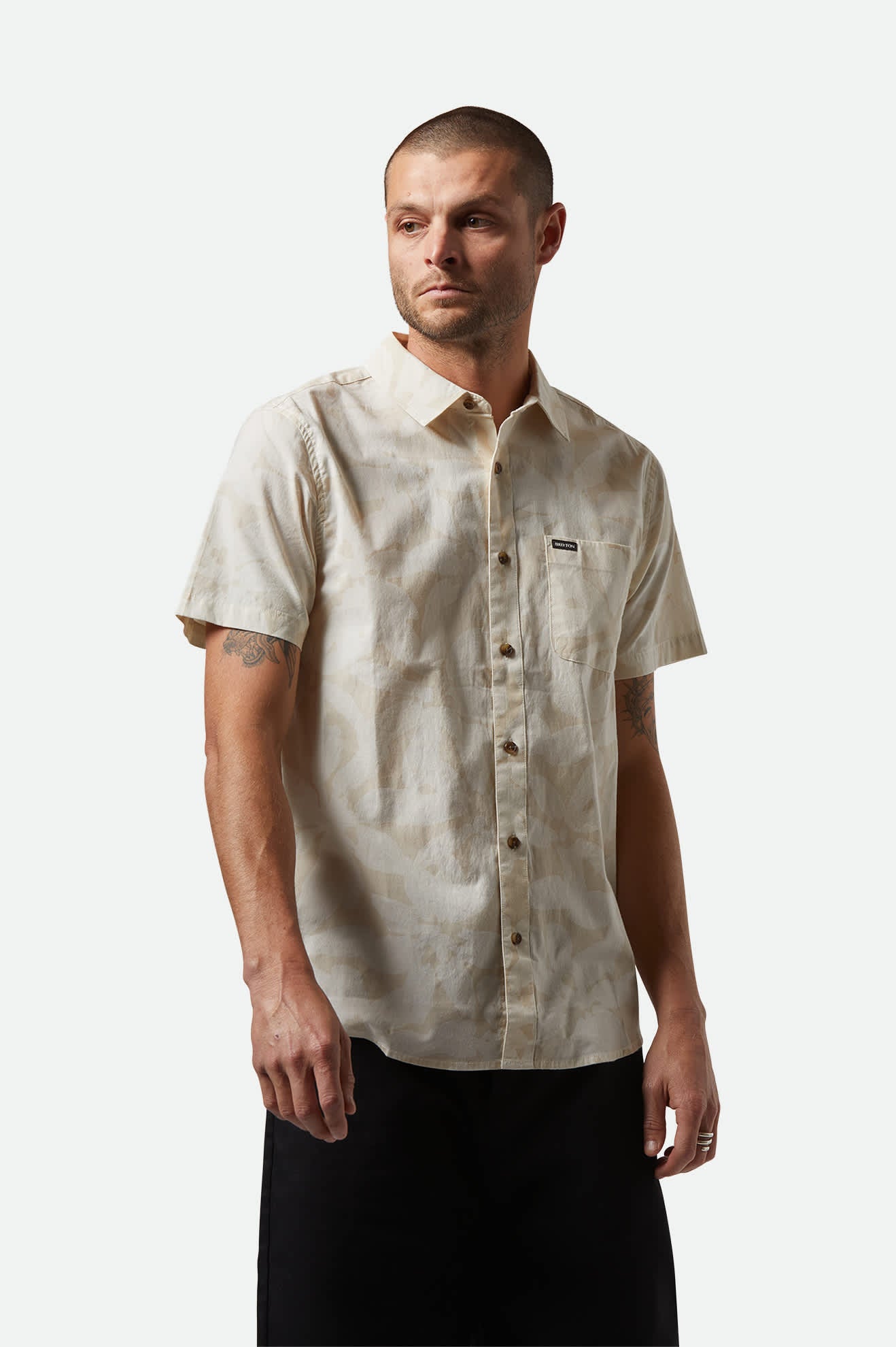 Men's Charter Print S/S Shirt in the color Beige/Whitecap Floral - Men's Front View