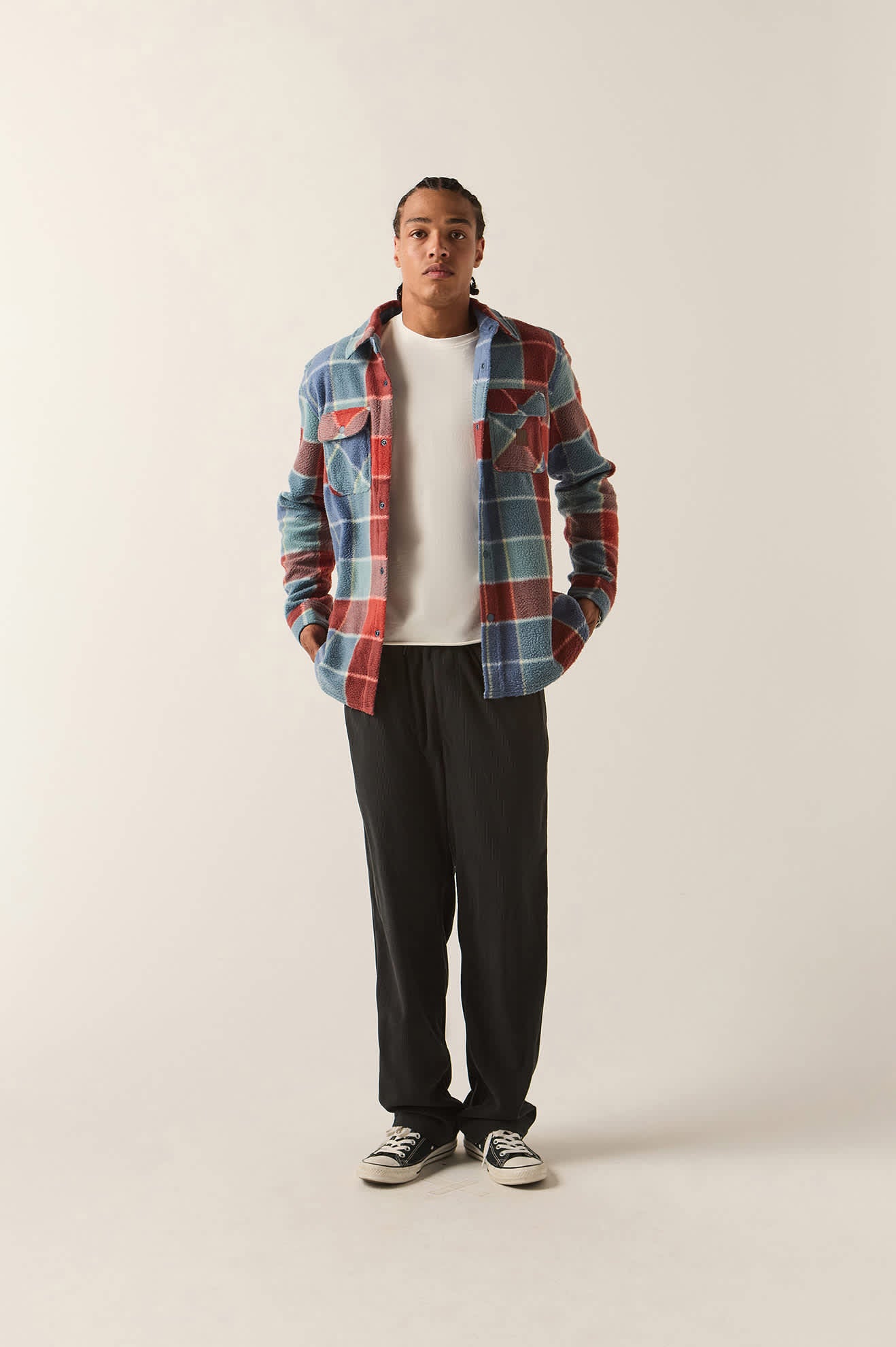 Men's Everyday E-Waist Corduroy Pant in the color Black Corduroy - Additional Fit image